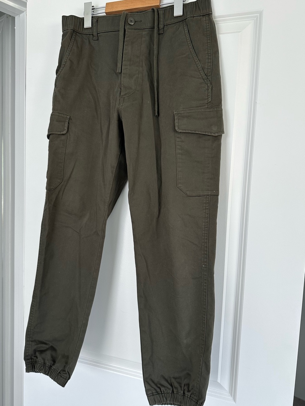 Uniqlo green cargo pants. Size small